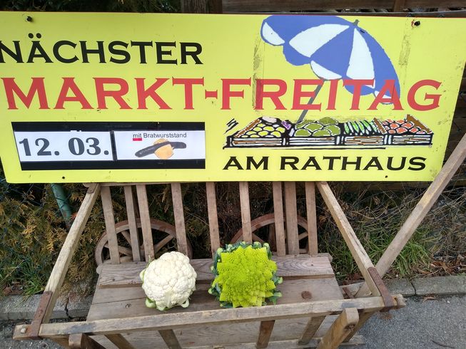 Jetzt raucht sie wieder - die Bratwurstbude beim MARKT-FREITAG